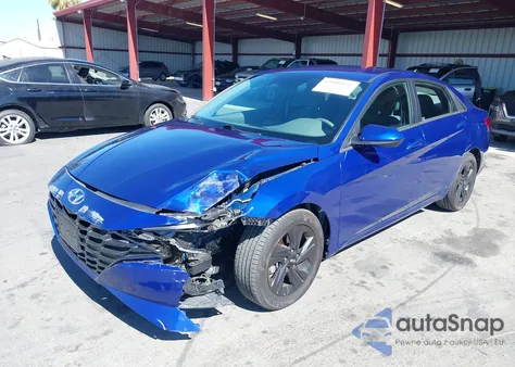 2021 Hyundai Elantra Sel z USA, uszkodzony, nr VIN 5NPLM4AG2MH051285